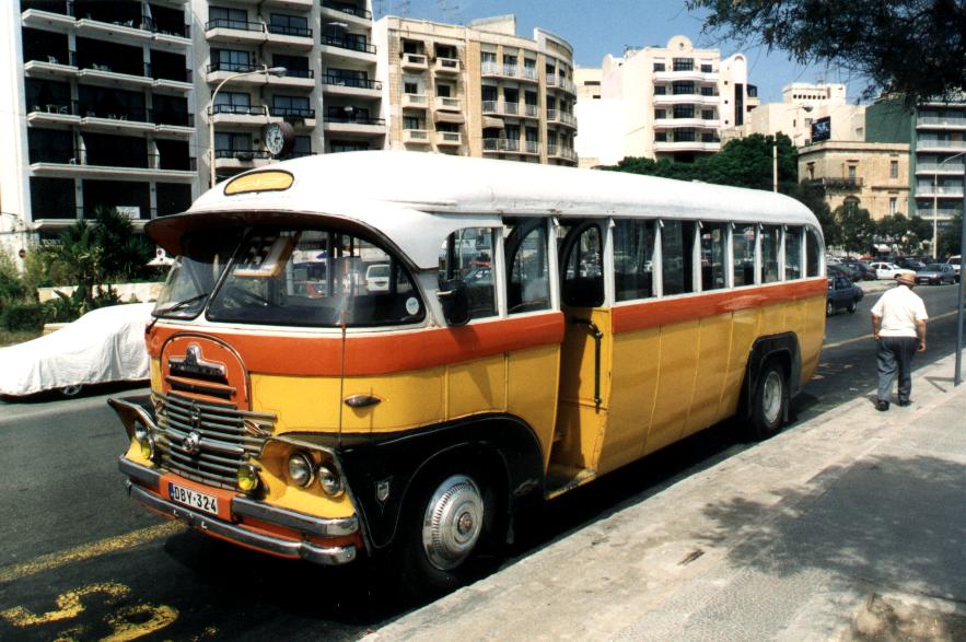 003 - Sliema - LE bus Maltais.JPG