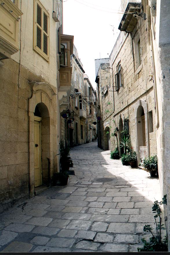 032 - Vittoriosa - La rue de l'Auberge d'Angleterre.JPG